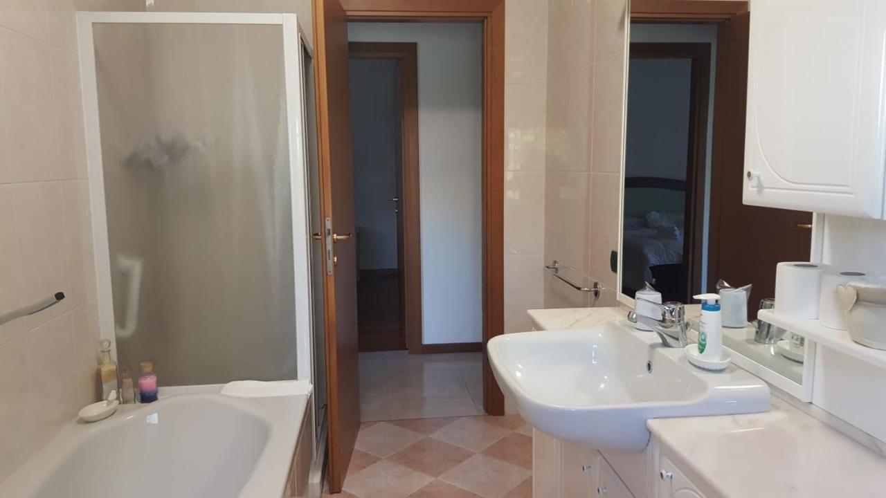 ヴァレッジョ・スル・ミンチョLa Casa Sul Parcoアパートメント エクステリア 写真